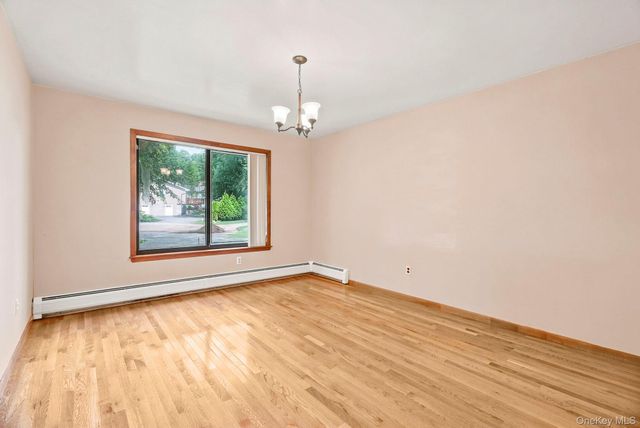 6 Pelham Court, Nanuet, NY 10954