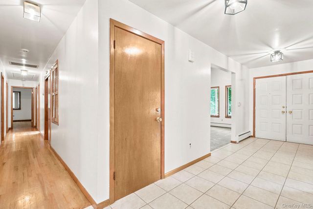 6 Pelham Court, Nanuet, NY 10954