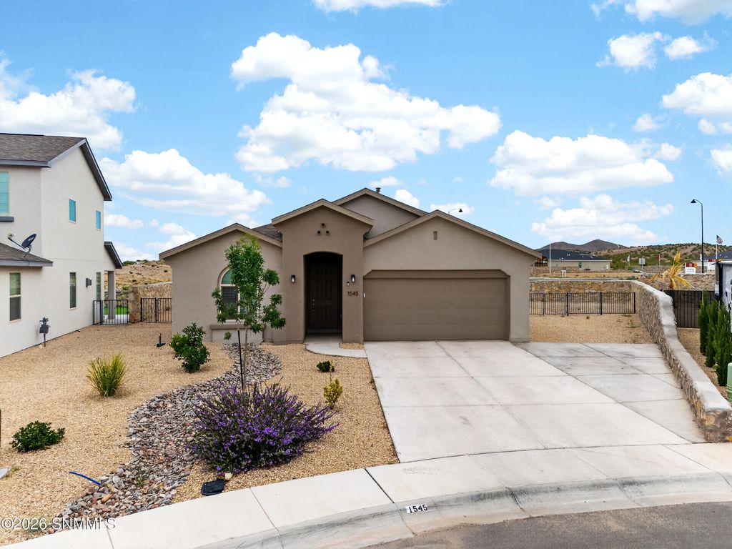 1545 Bison Spring Drive, Las Cruces, NM 88012