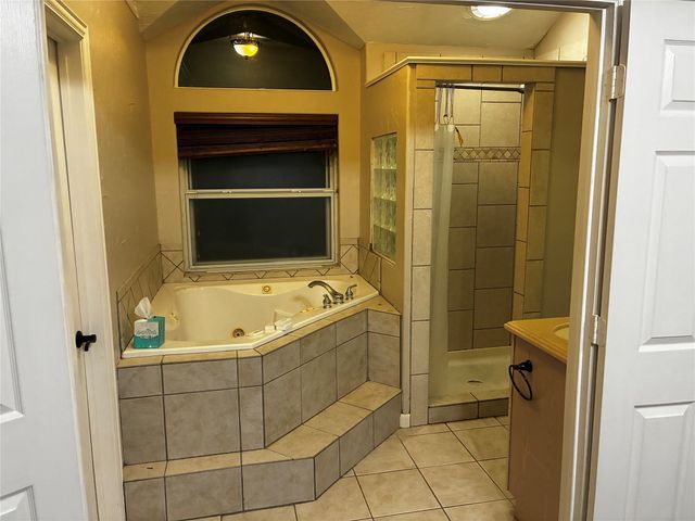 520 Kelley Court, Fort Worth, TX 76120