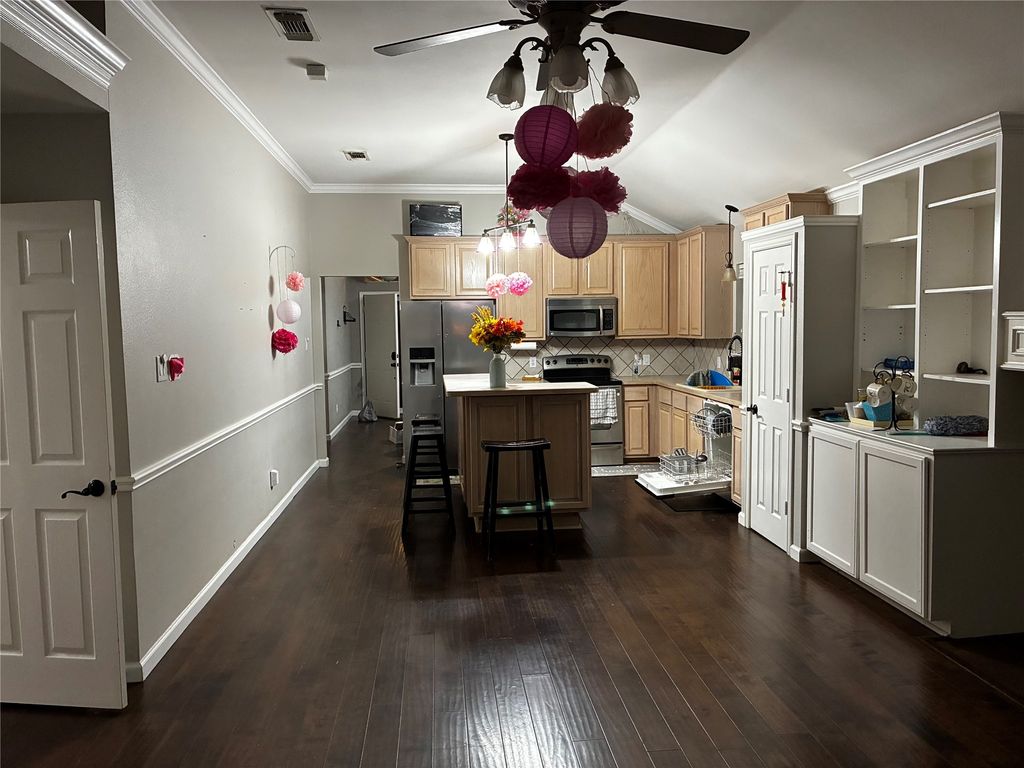520 Kelley Court, Fort Worth, TX 76120