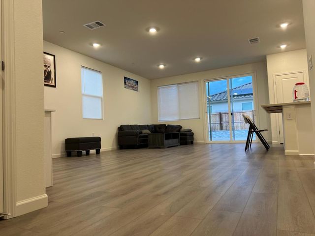 1808 Apiary Way, Hughson, CA 95326