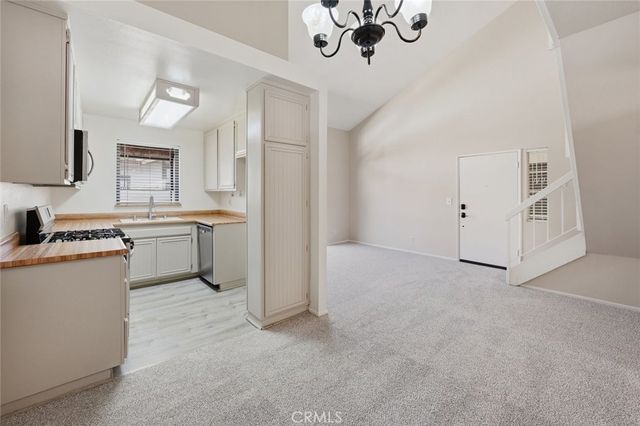 18120 Sundowner 1122, Canyon Country, CA 91387