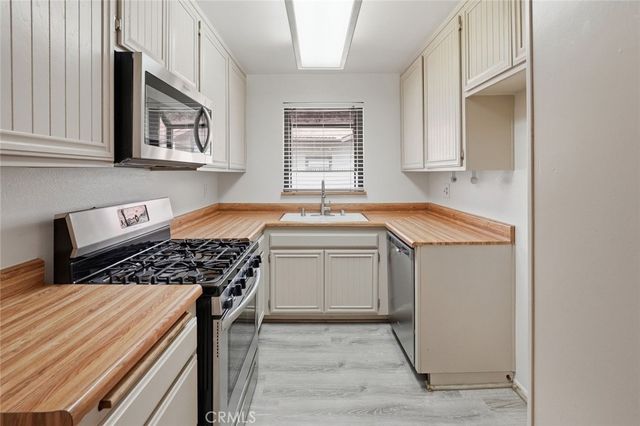 18120 Sundowner 1122, Canyon Country, CA 91387
