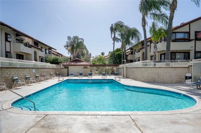 18120 Sundowner 1122, Canyon Country, CA 91387