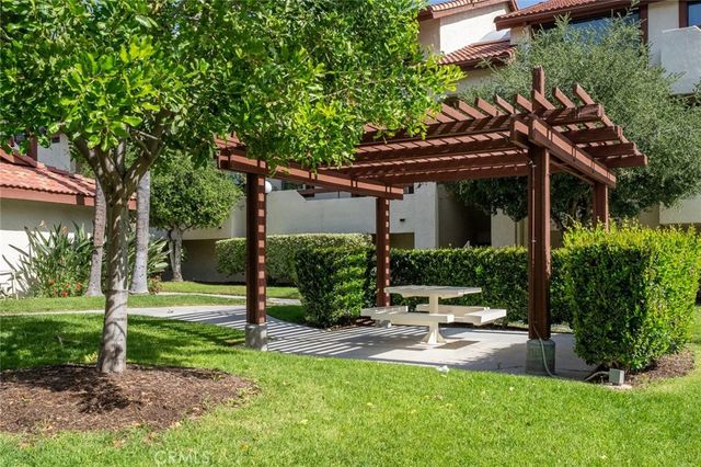 18120 Sundowner 1122, Canyon Country, CA 91387