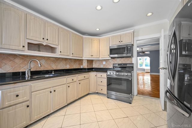 88-35 Vanderveer Street, Queens Village, NY 11427