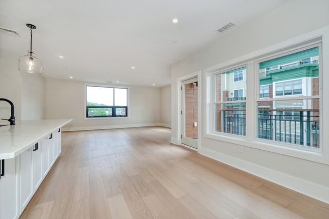 62 Foundry St 305, Wakefield, MA 01880