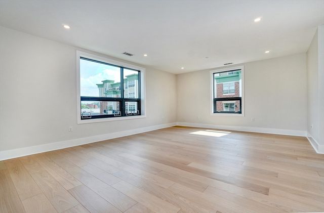 62 Foundry St 305, Wakefield, MA 01880