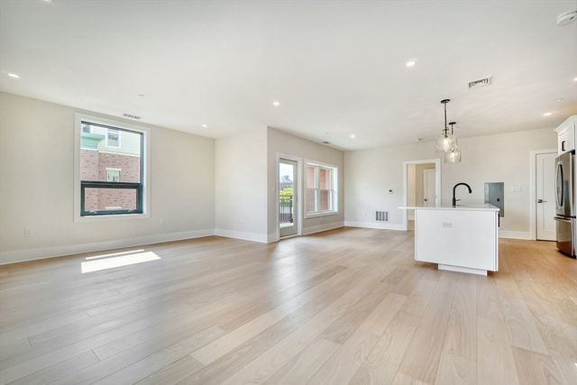 62 Foundry St 305, Wakefield, MA 01880