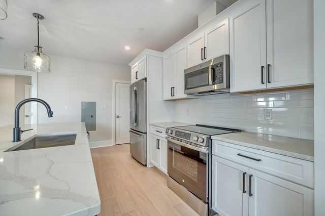 62 Foundry St 305, Wakefield, MA 01880