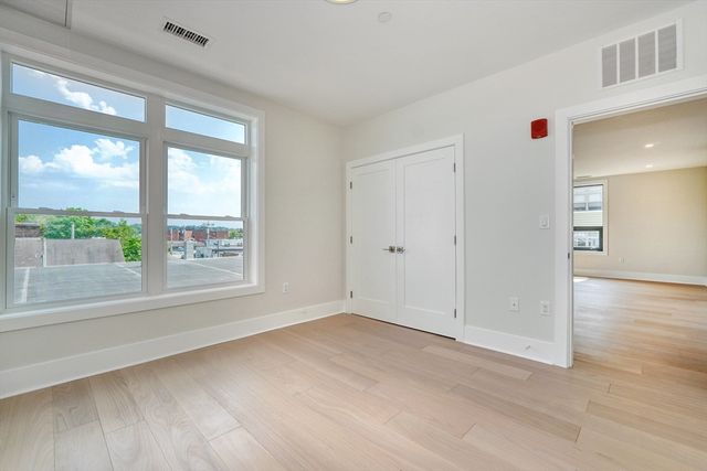 62 Foundry St 305, Wakefield, MA 01880
