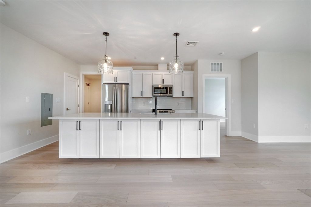 62 Foundry St 305, Wakefield, MA 01880