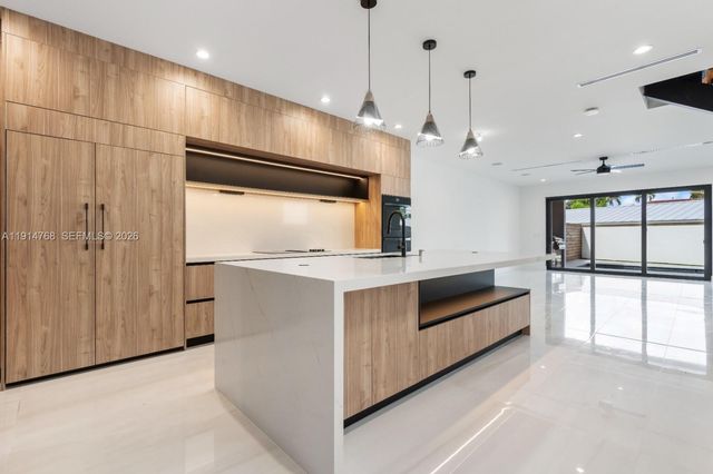 205 NE 17th Ave, Fort Lauderdale, FL 33301