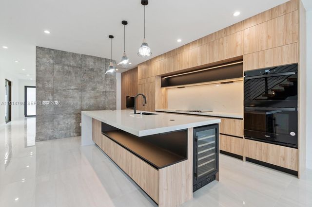 205 NE 17th Ave, Fort Lauderdale, FL 33301