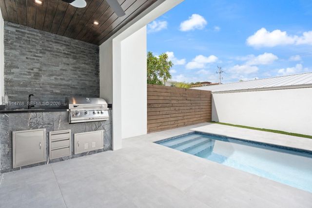 205 NE 17th Ave, Fort Lauderdale, FL 33301