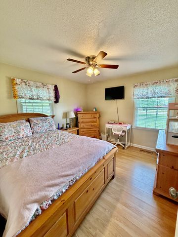214 Captain Dr, Ethridge, TN 38456