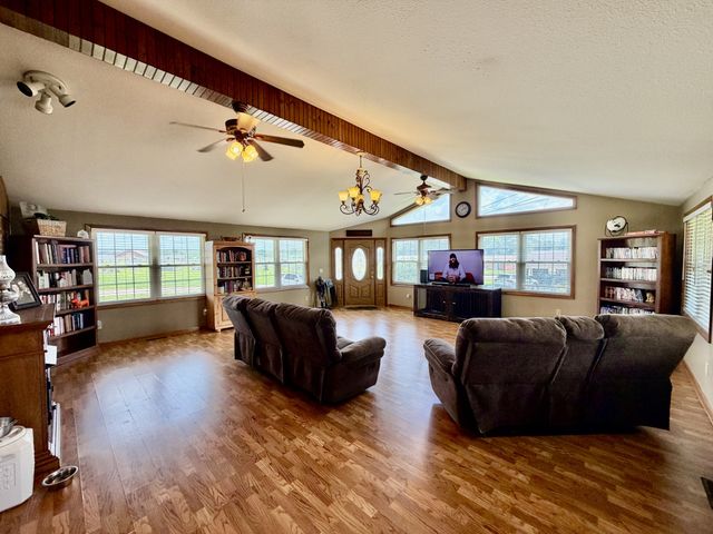 214 Captain Dr, Ethridge, TN 38456
