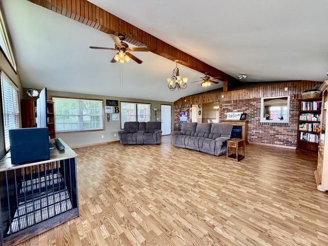 214 Captain Dr, Ethridge, TN 38456