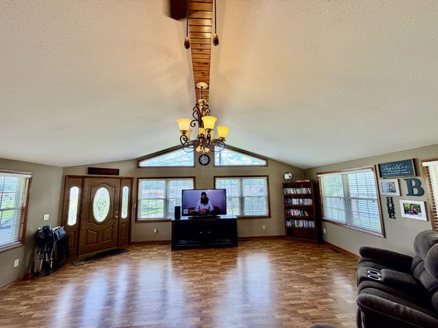 214 Captain Dr, Ethridge, TN 38456