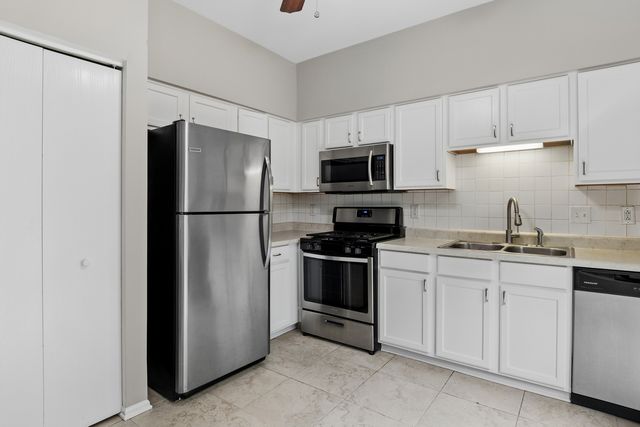 13943 S Oakdale Circle, Plainfield, IL 60544