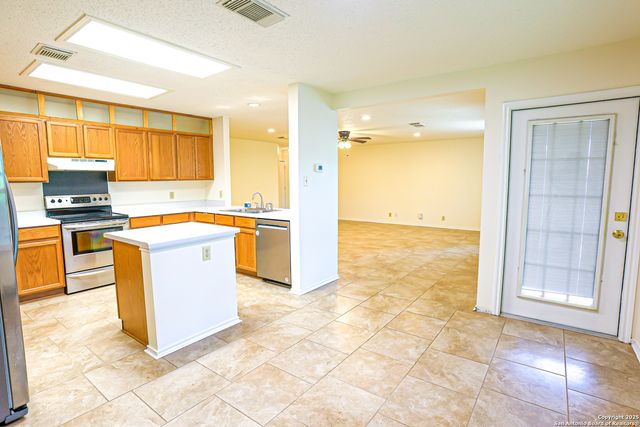 6831 Shadow Run, San Antonio, TX 78250