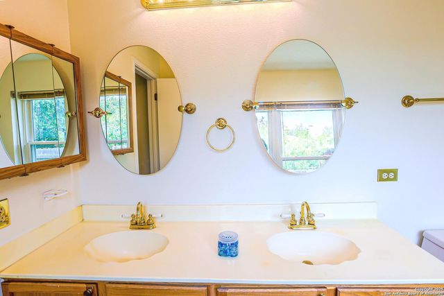 6831 Shadow Run, San Antonio, TX 78250