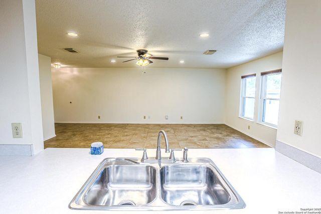 6831 Shadow Run, San Antonio, TX 78250