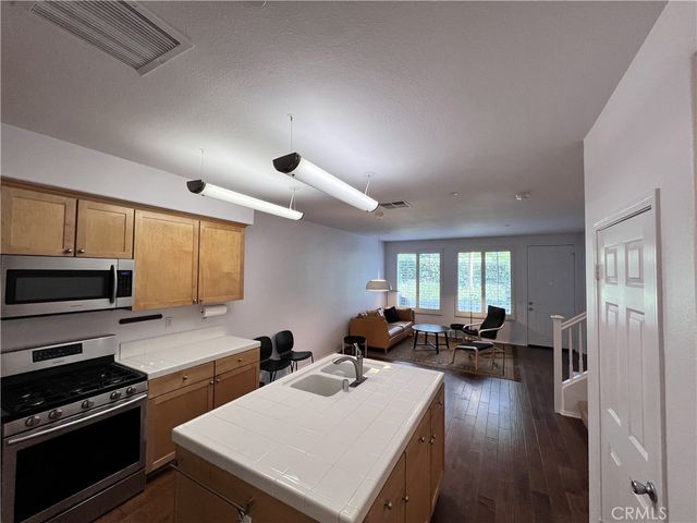 71 Platinum Circle, Ladera Ranch, CA 92694
