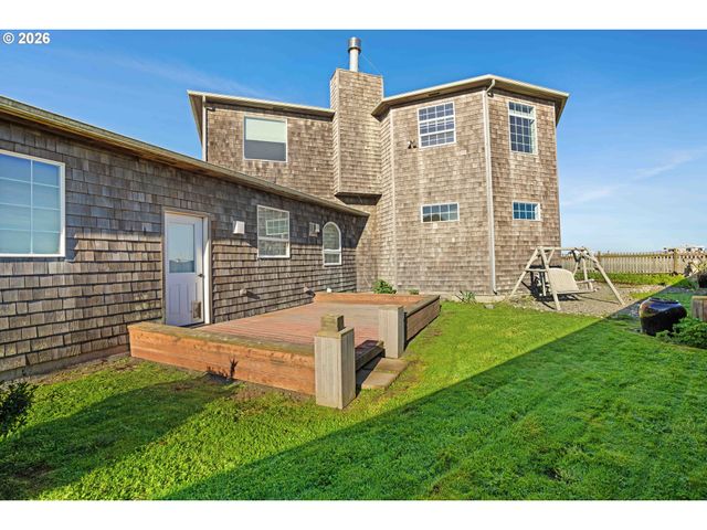 323 MADISON Ave, Bandon, OR 97411