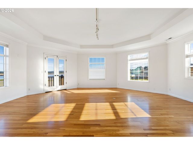 323 MADISON Ave, Bandon, OR 97411