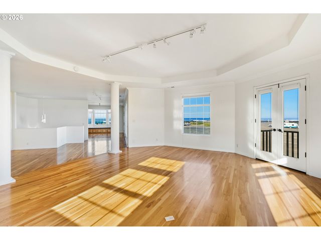 323 MADISON Ave, Bandon, OR 97411