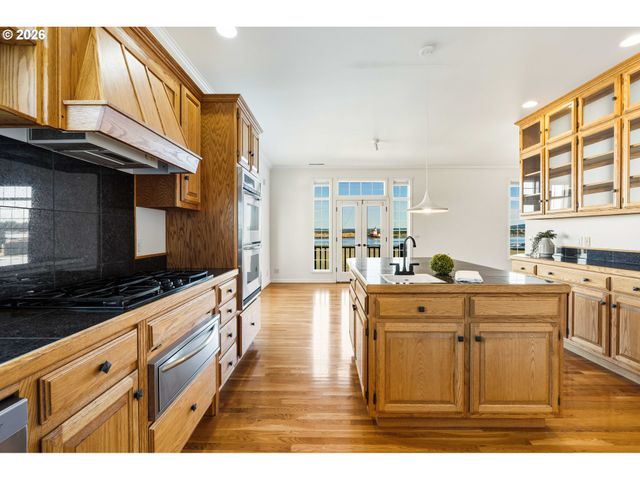 323 MADISON Ave, Bandon, OR 97411