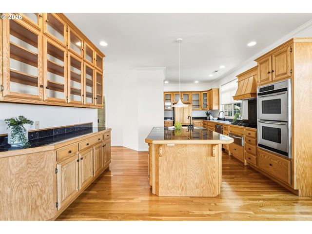 323 MADISON Ave, Bandon, OR 97411