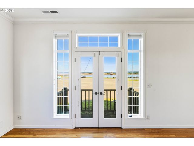 323 MADISON Ave, Bandon, OR 97411