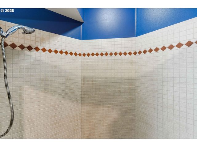 323 MADISON Ave, Bandon, OR 97411