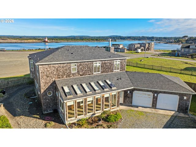 323 MADISON Ave, Bandon, OR 97411