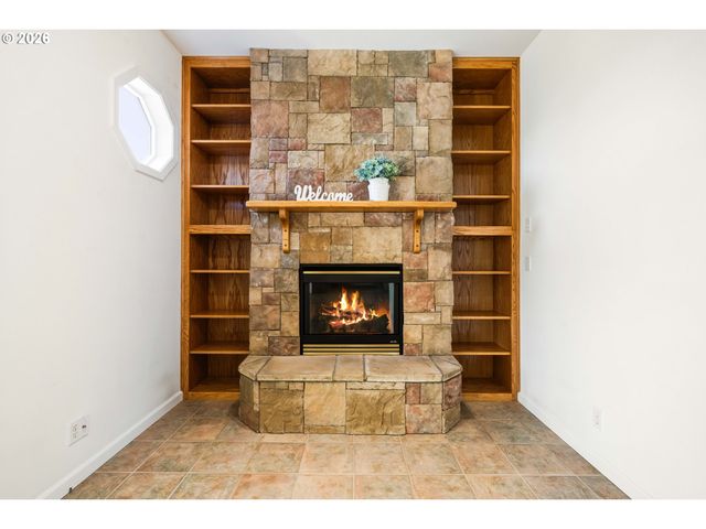 323 MADISON Ave, Bandon, OR 97411