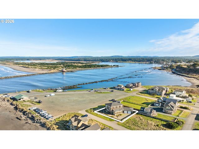 323 MADISON Ave, Bandon, OR 97411