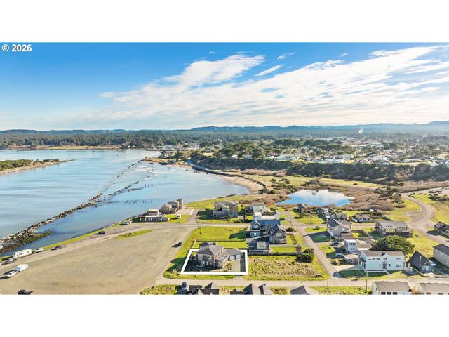 323 MADISON Ave, Bandon, OR 97411