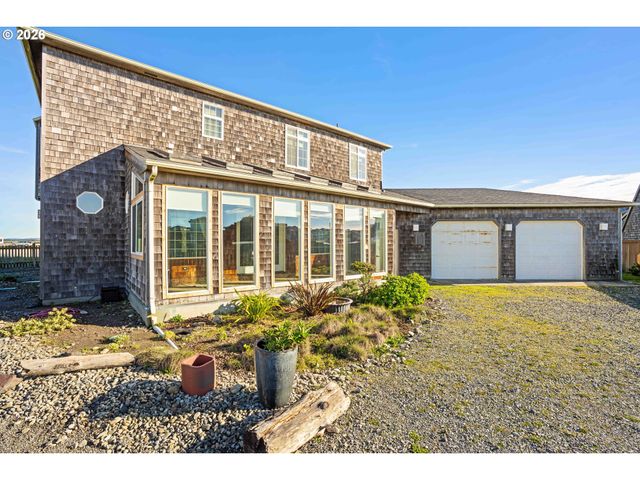 323 MADISON Ave, Bandon, OR 97411