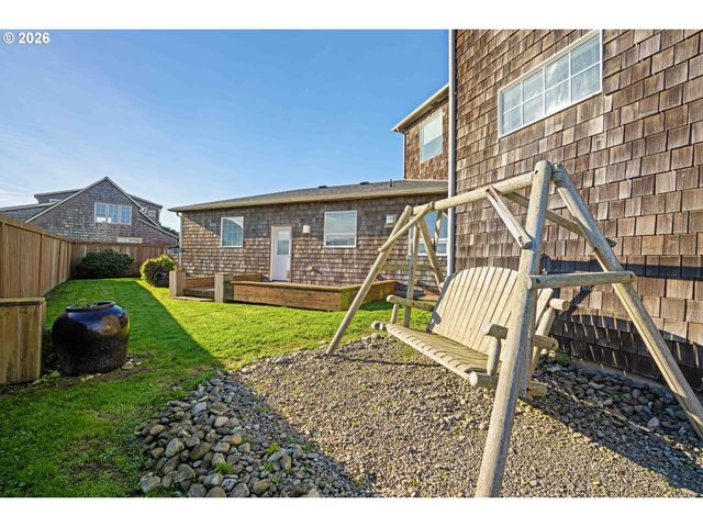 323 MADISON Ave, Bandon, OR 97411