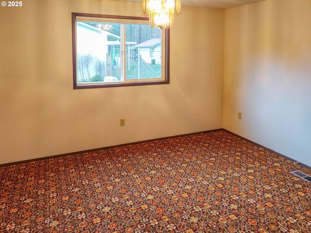 210 CHEROKEE Ave, Roseburg, OR 97471