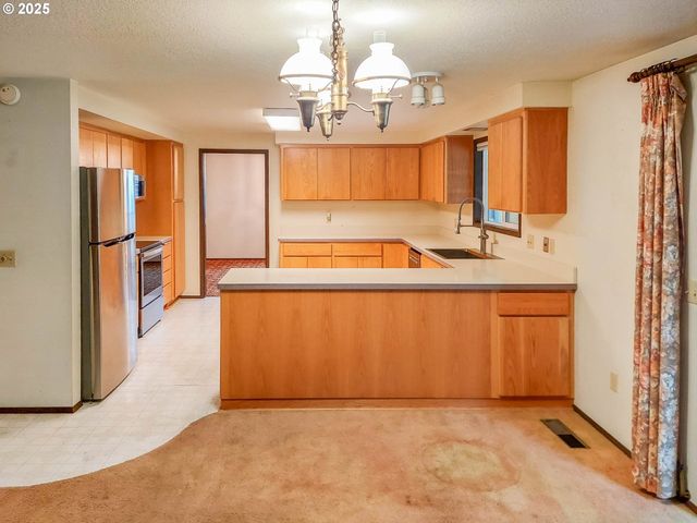 210 CHEROKEE Ave, Roseburg, OR 97471