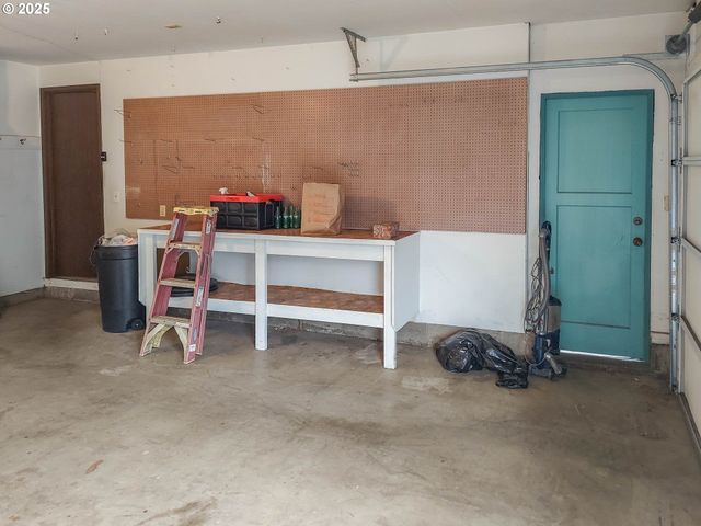 210 CHEROKEE Ave, Roseburg, OR 97471