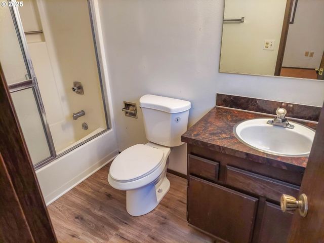 210 CHEROKEE Ave, Roseburg, OR 97471