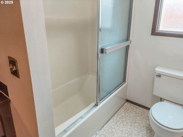 210 CHEROKEE Ave, Roseburg, OR 97471