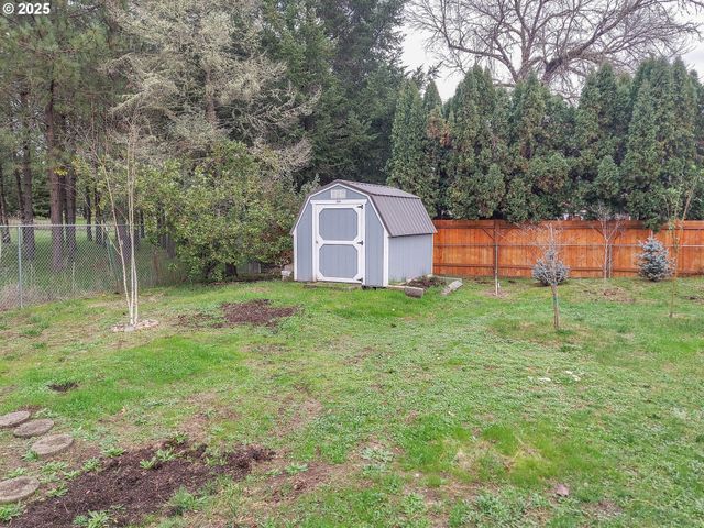 210 CHEROKEE Ave, Roseburg, OR 97471