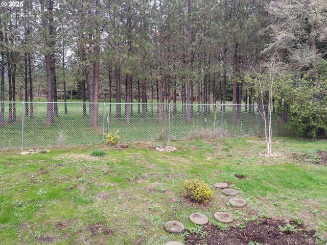 210 CHEROKEE Ave, Roseburg, OR 97471