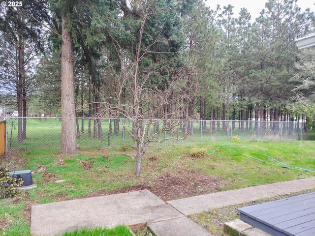 210 CHEROKEE Ave, Roseburg, OR 97471